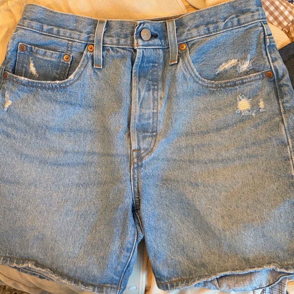 Levi’s 100% Cotton 501 Mid Thigh Shorts